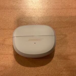 Bose White Wireless Earbuds Case